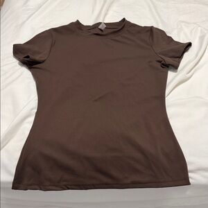 •womens shein size large brown active top
•tight fitting 
•selling for $7🤎